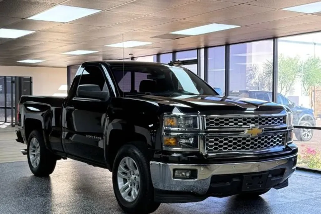 2014 Chevrolet Silverado LT photo 1