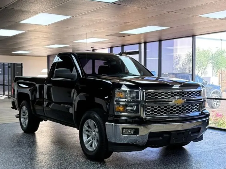2014 Chevrolet Silverado LT photo 1