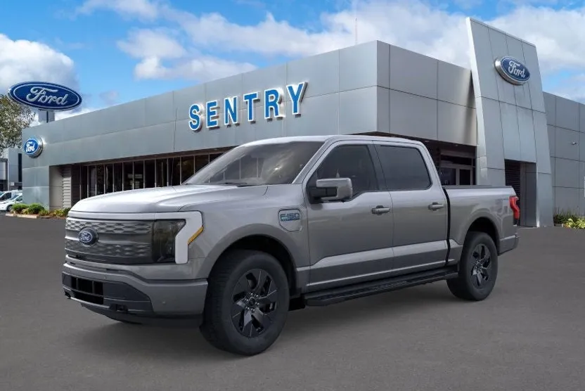 2025 Ford F-150 Lightning Lariat photo 1