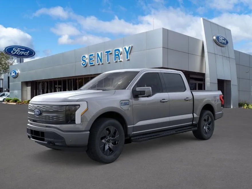 2025 Ford F-150 Lightning Lariat photo 1