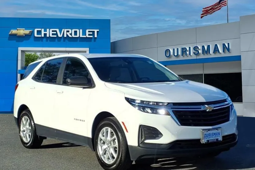 2023 Chevrolet Equinox LS photo 1