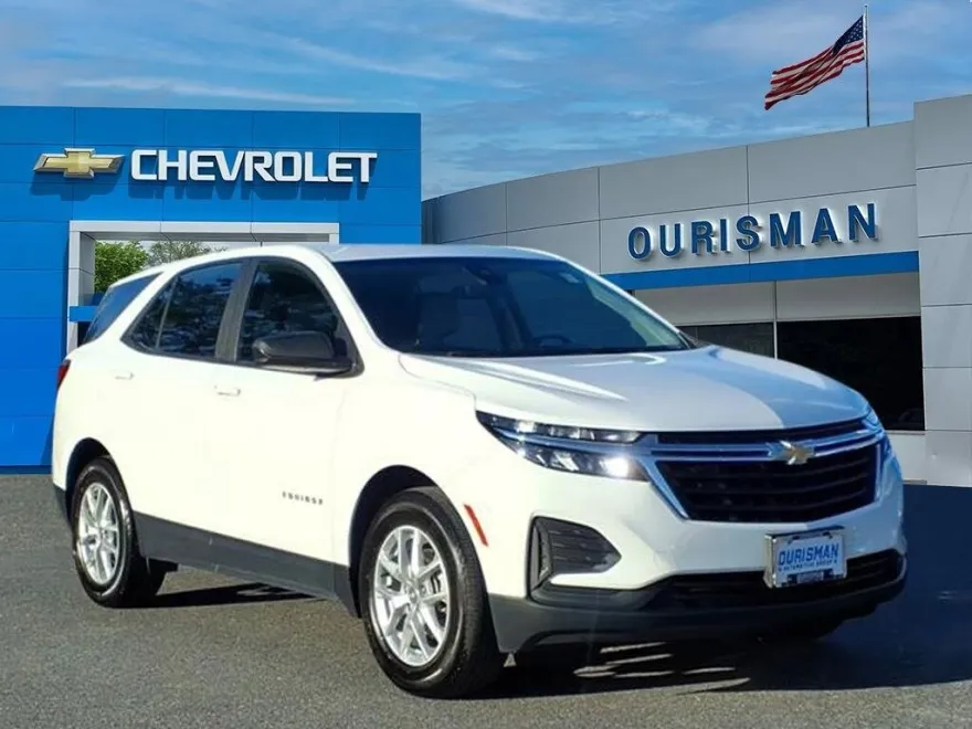 2023 Chevrolet Equinox LS photo 1
