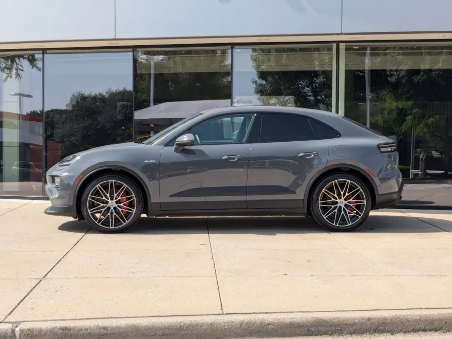 2025 Porsche Macan Electric photo 1