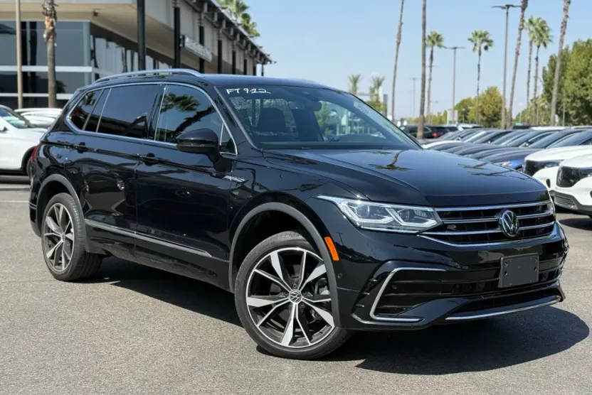 2022 Volkswagen Tiguan SEL Premium R-Line photo 1
