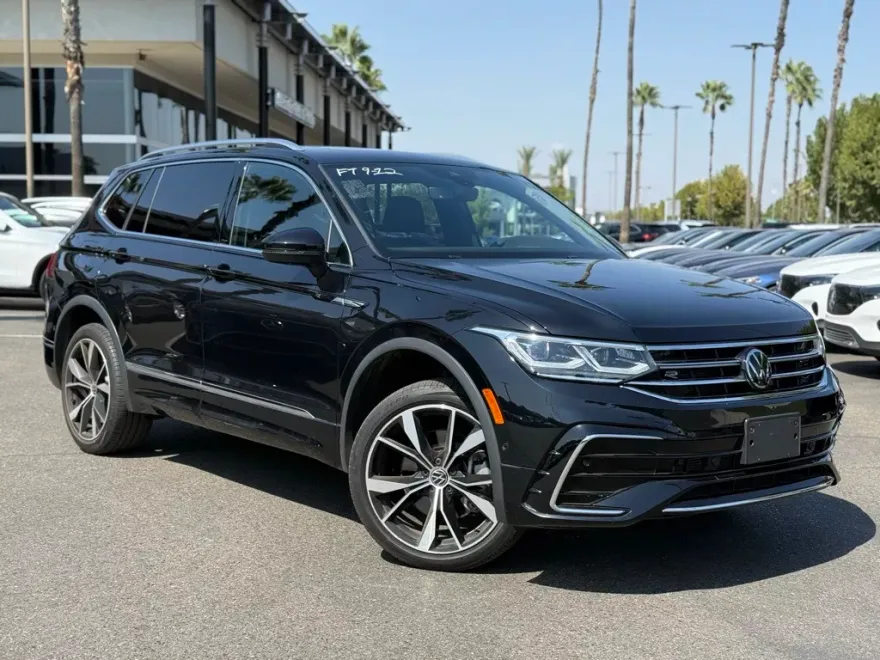 2022 Volkswagen Tiguan SEL Premium R-Line photo 1