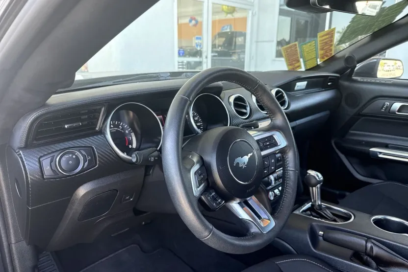 2022 Ford Mustang EcoBoost photo 1