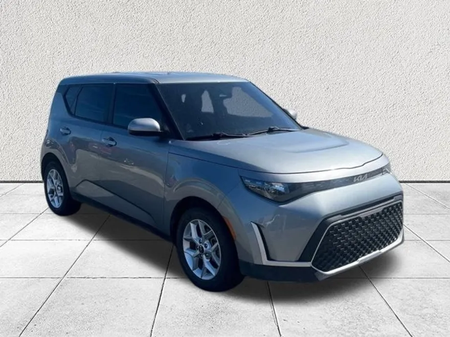 2024 Kia Soul LX photo 1