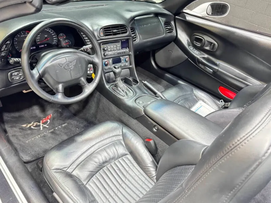 2002 Chevrolet Corvette photo 1