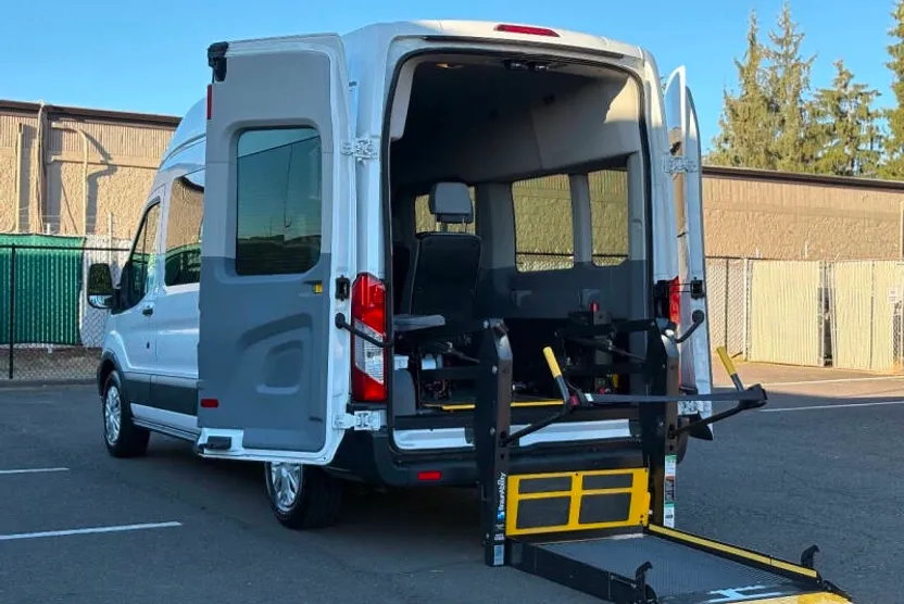 2016 Ford Transit XLT photo 1
