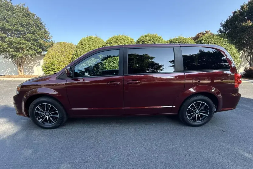 2019 Dodge Grand Caravan SE Plus photo 1