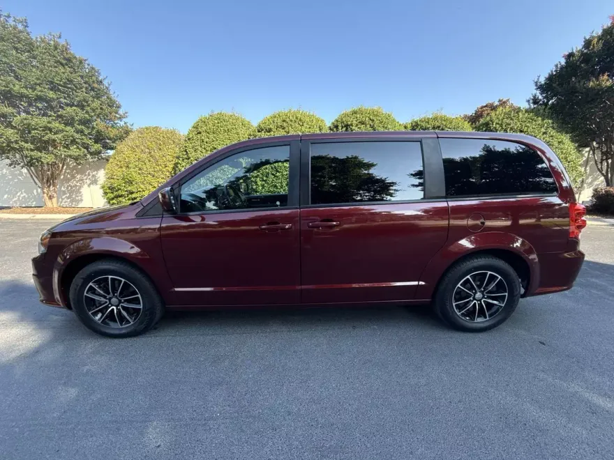 2019 Dodge Grand Caravan SE Plus photo 1