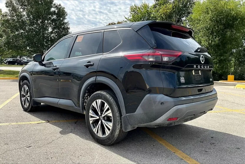 2021 Nissan Rogue SV photo 1