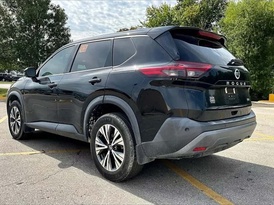 2021 Nissan Rogue SV photo 1