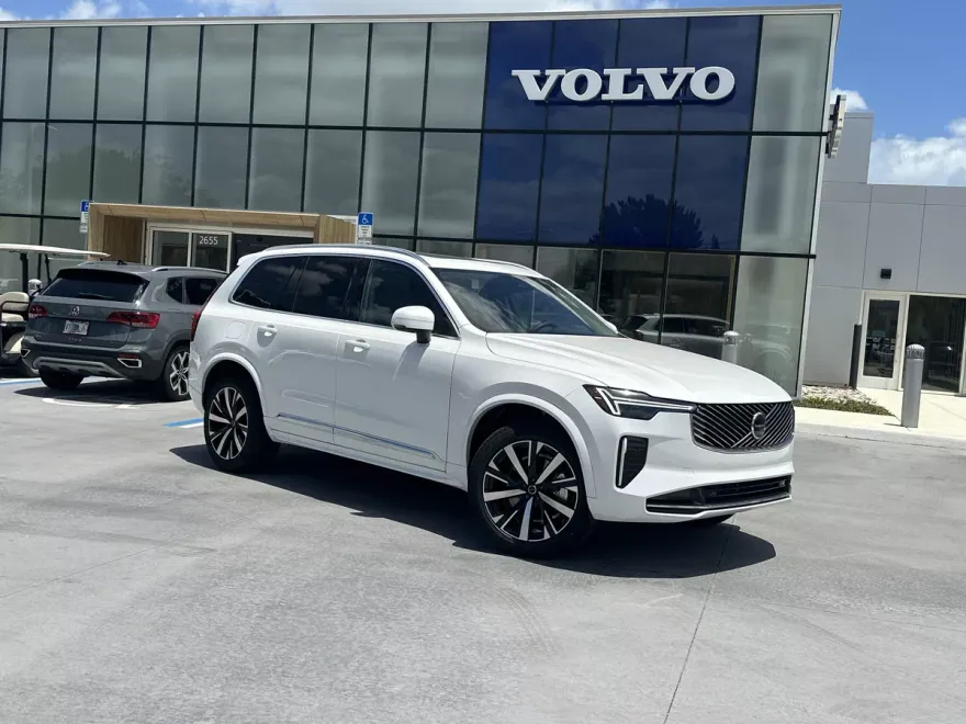 2025 Volvo XC90 Core photo 1