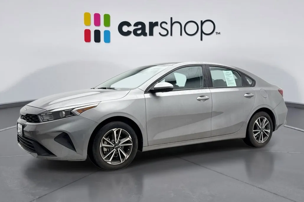 2023 Kia Forte LXS photo 1