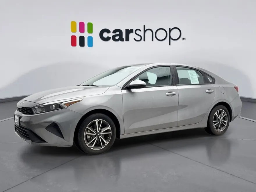 2023 Kia Forte LXS photo 1