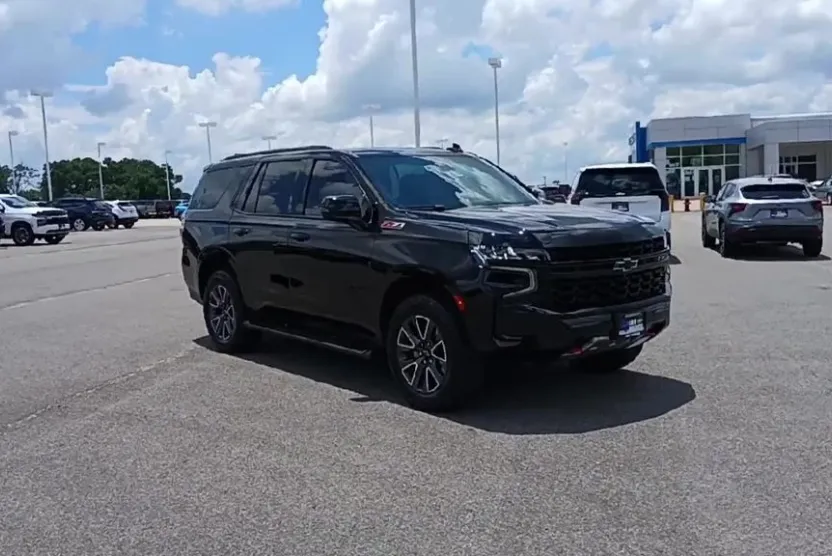 2023 Chevrolet Tahoe Z71 photo 1
