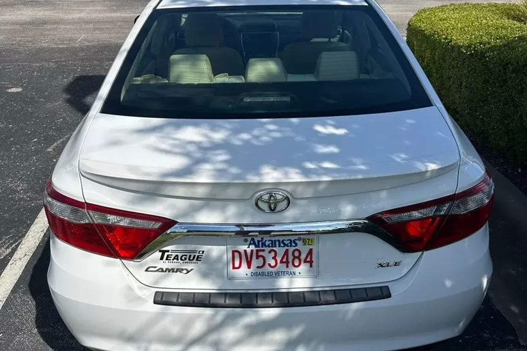 2017 Toyota Camry XLE photo 1