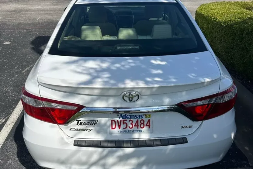 2017 Toyota Camry XLE photo 1