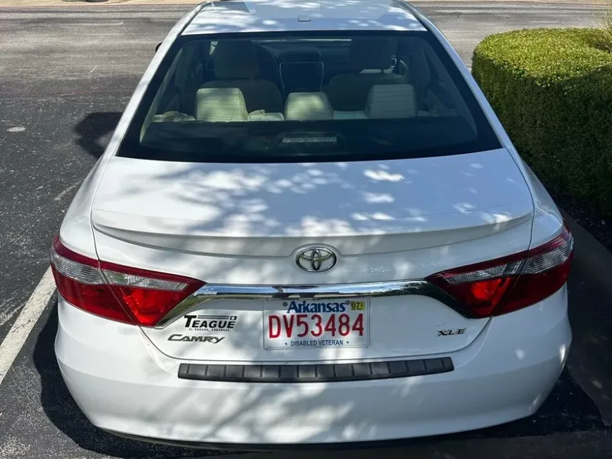 2017 Toyota Camry XLE photo 1