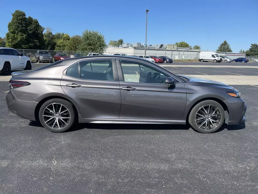 2024 Toyota Camry SE photo 1