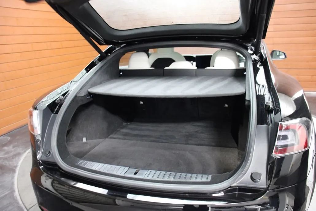2022 Tesla Model S Plaid AWD photo 1