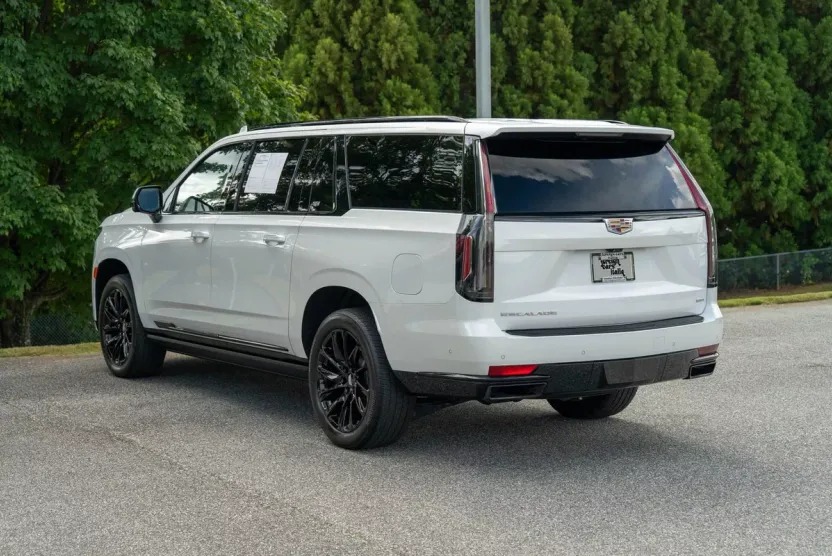 2023 Cadillac Escalade ESV Sport photo 1