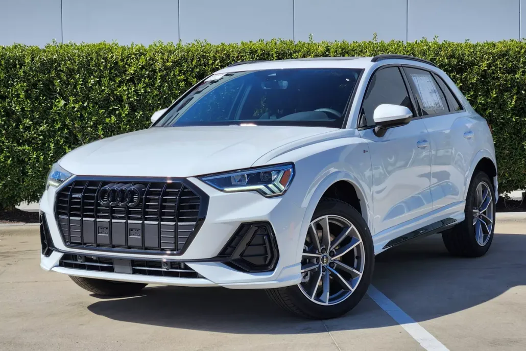 2025 Audi Q3 45 TFSI S line Premium photo 1