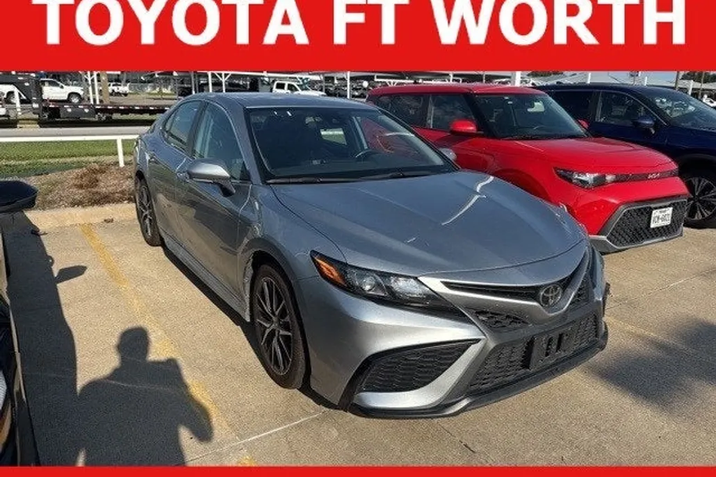 2024 Toyota Camry SE photo 1