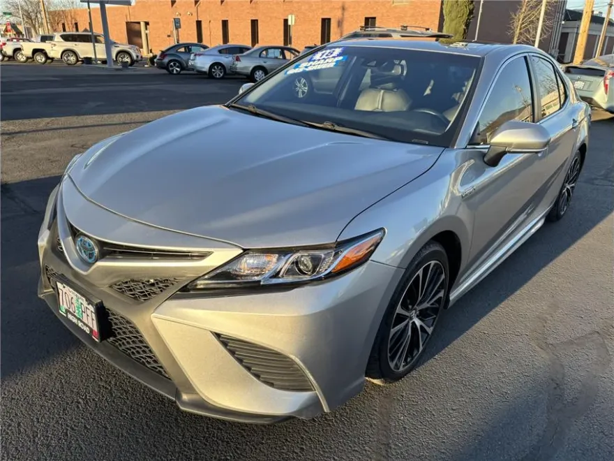 2018 Toyota Camry Hybrid SE photo 1