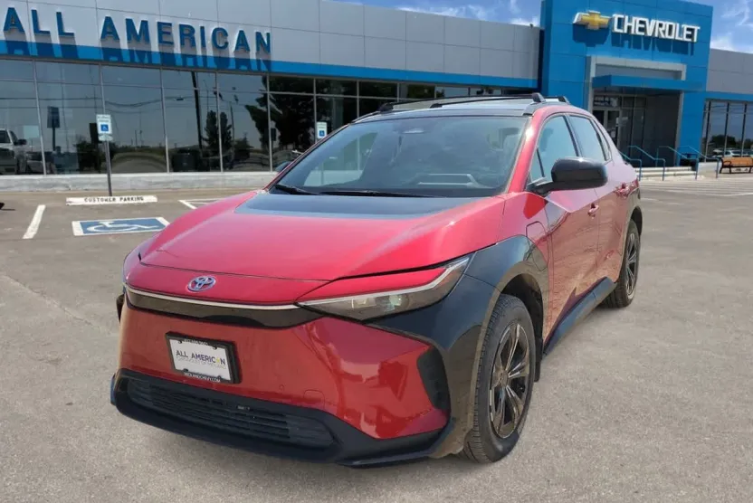 2024 Toyota bZ4X XLE photo 1