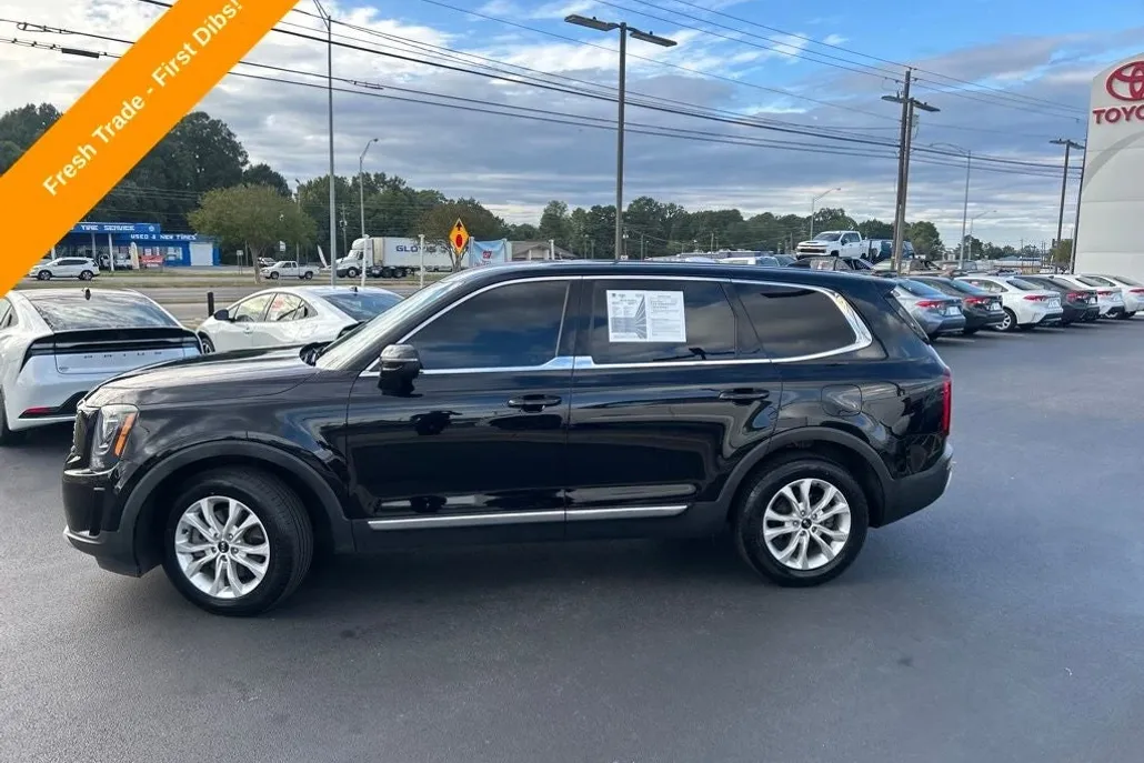 2021 Kia Telluride LX photo 1