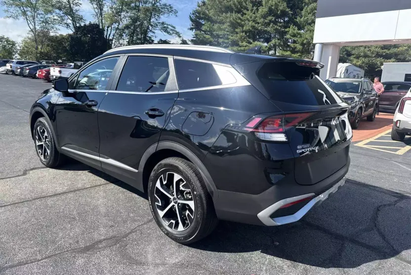 2023 Kia Sportage EX photo 1