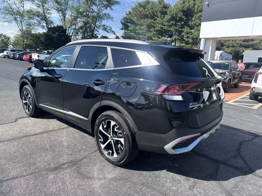 2023 Kia Sportage EX photo 1