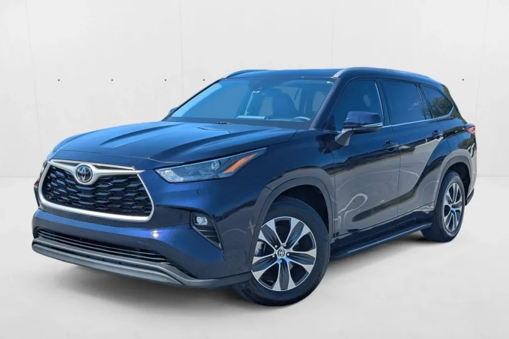 2022 Toyota Highlander XLE photo 1