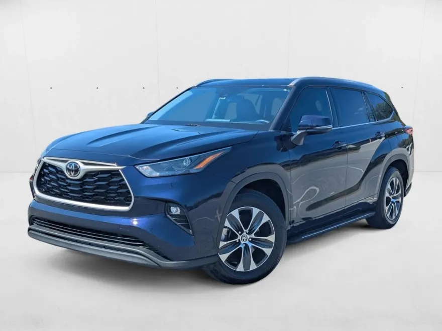 2022 Toyota Highlander XLE photo 1