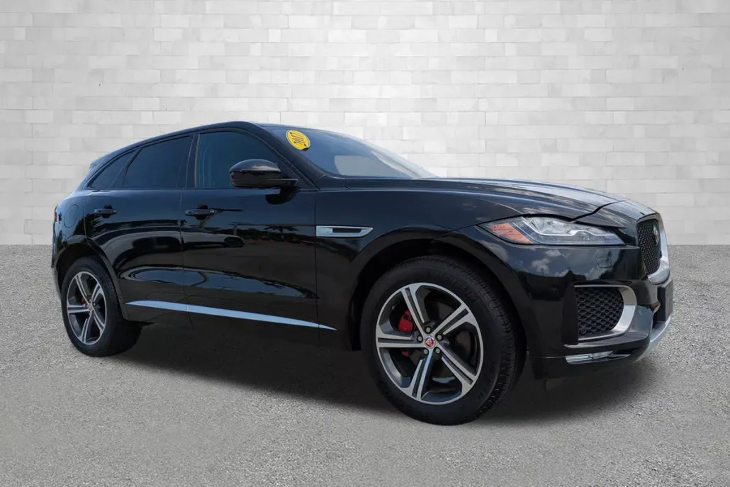 2017 Jaguar F-PACE S photo 1