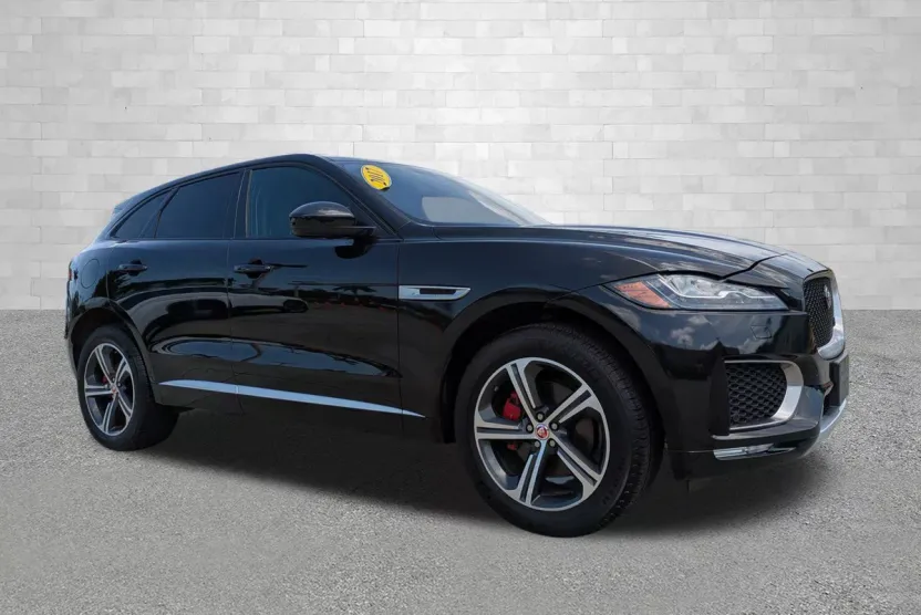 2017 Jaguar F-PACE S photo 1