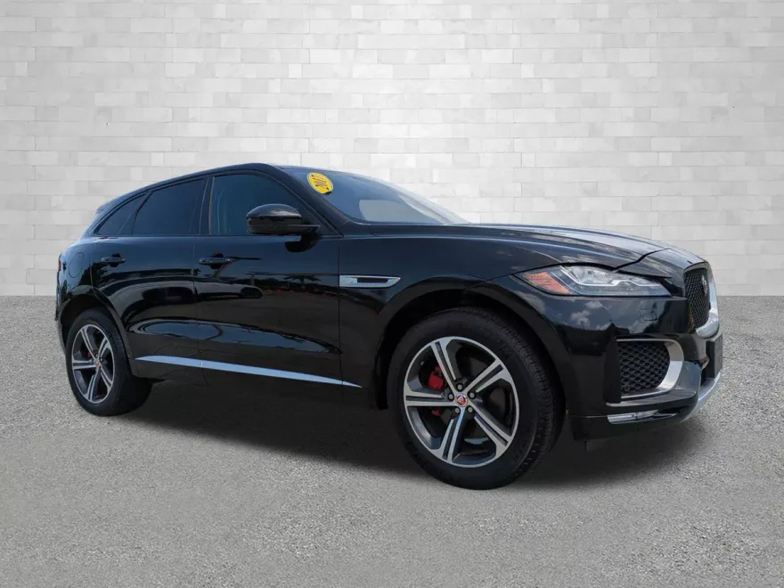 2017 Jaguar F-PACE S photo 1