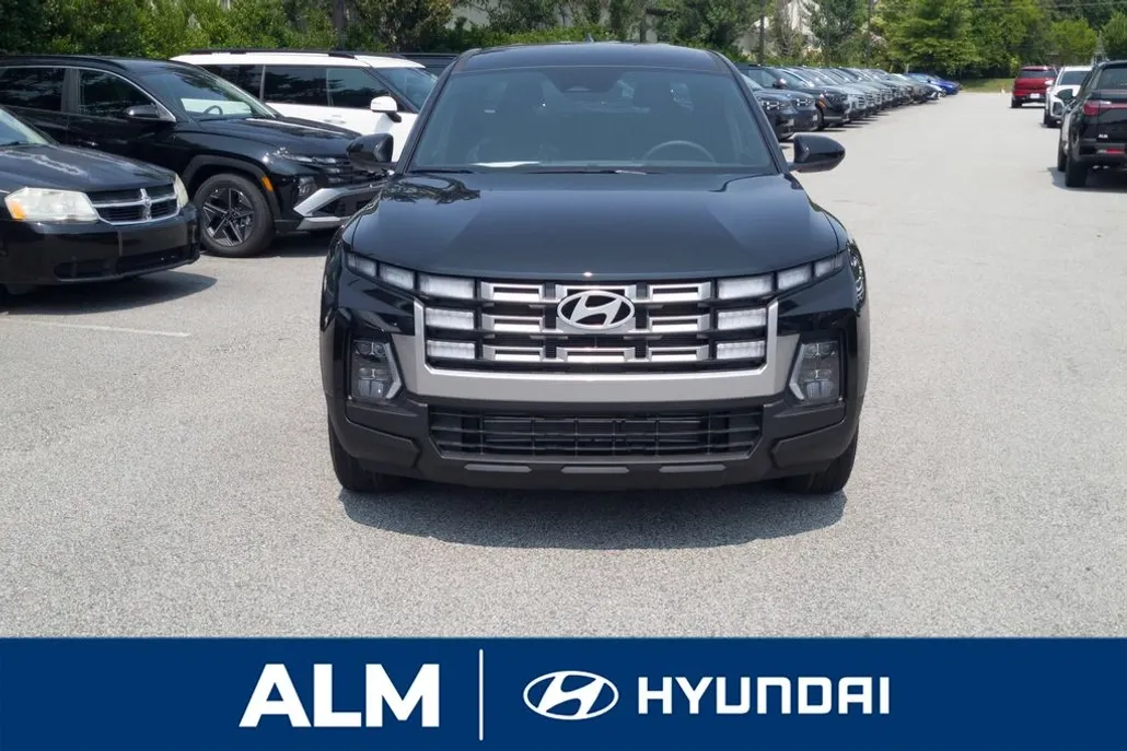 2025 Hyundai Santa Cruz SE photo 1