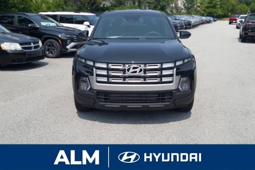 2025 Hyundai Santa Cruz SE photo 1
