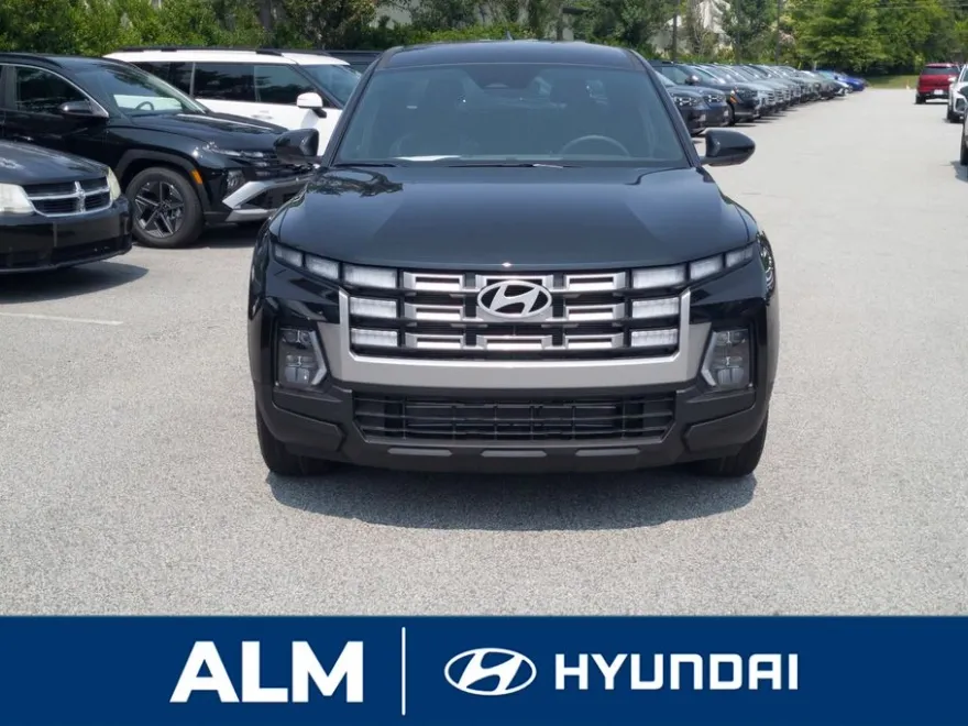 2025 Hyundai Santa Cruz SE photo 1