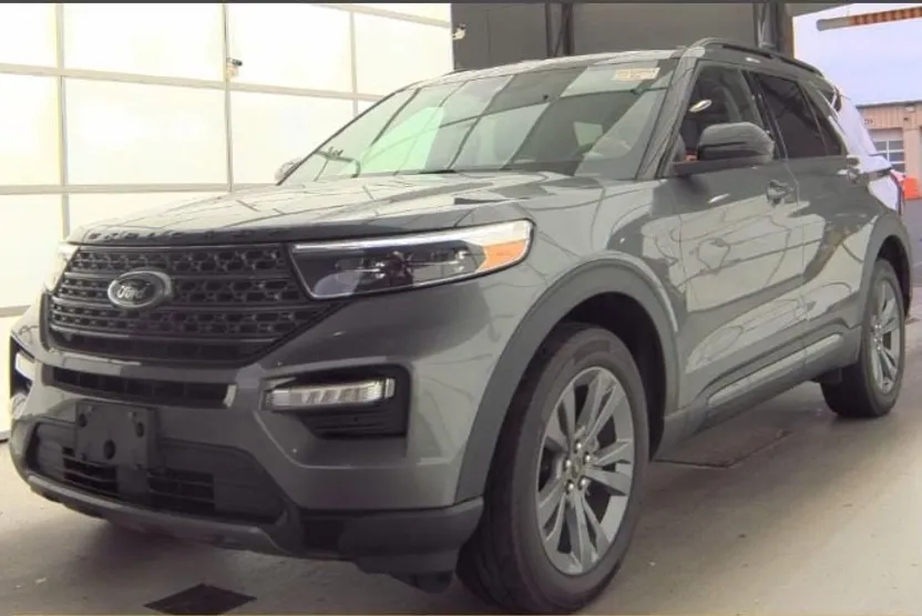 2022 Ford Explorer XLT Sport photo 1