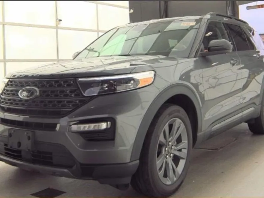 2022 Ford Explorer XLT Sport photo 1