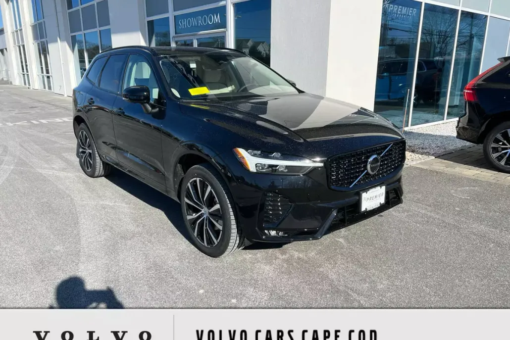 2025 Volvo XC60 B5 Plus photo 1