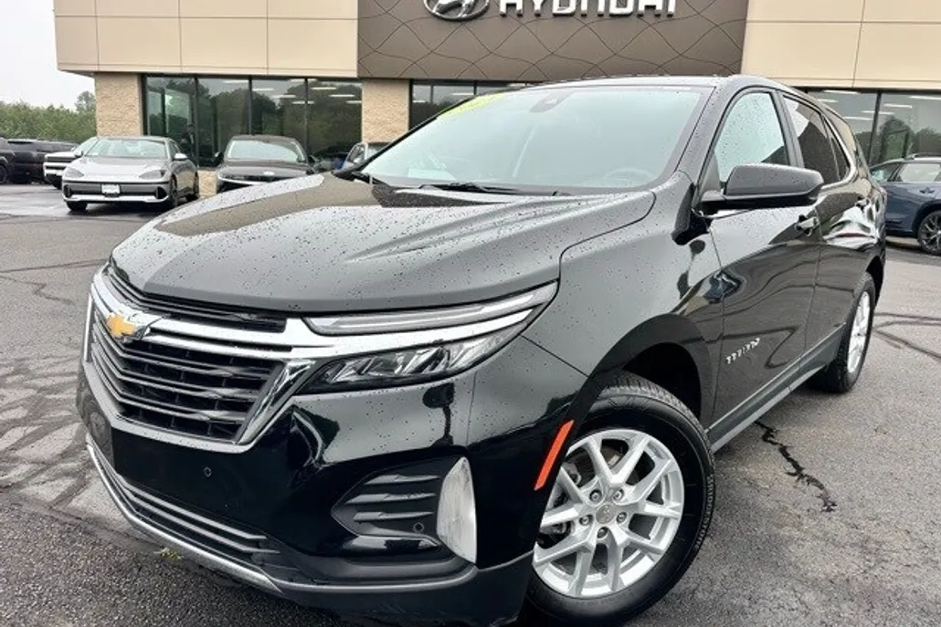 2024 Chevrolet Equinox LT photo 1