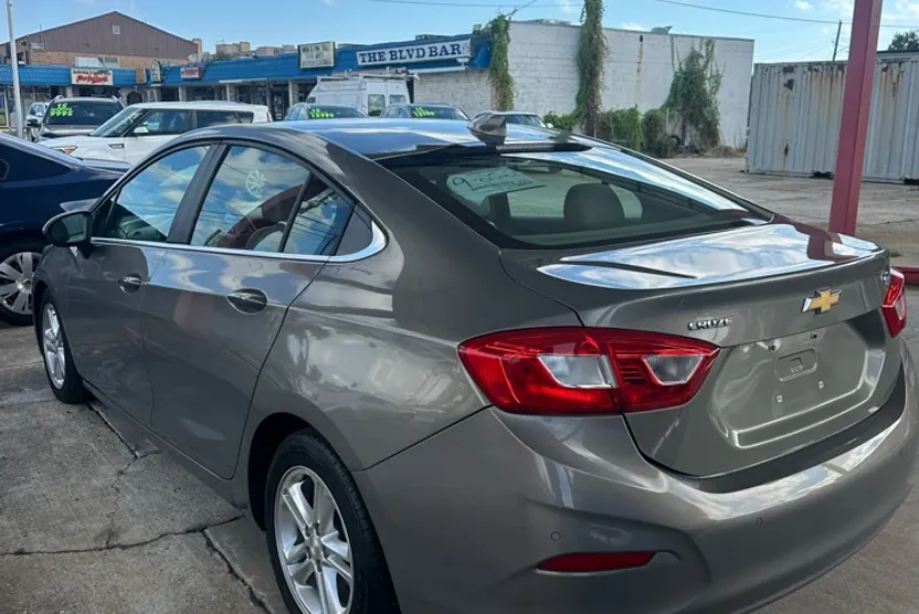 2017 Chevrolet Cruze LT Diesel photo 1