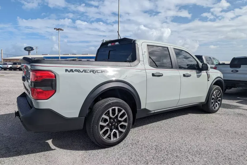 2023 Ford Maverick Lariat photo 1