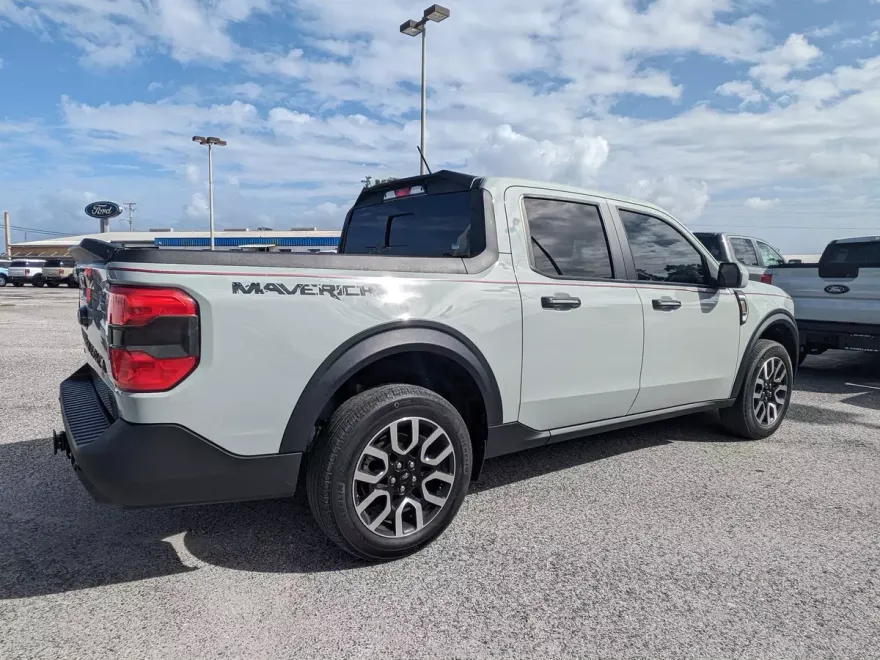 2023 Ford Maverick Lariat photo 1