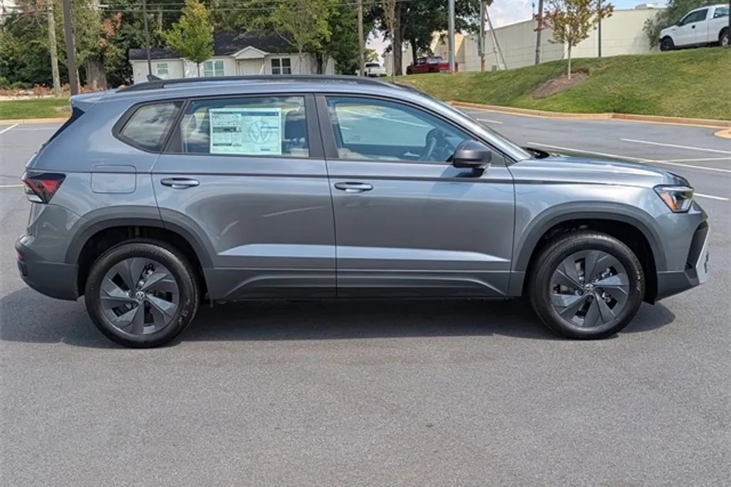 2025 Volkswagen Taos S photo 1